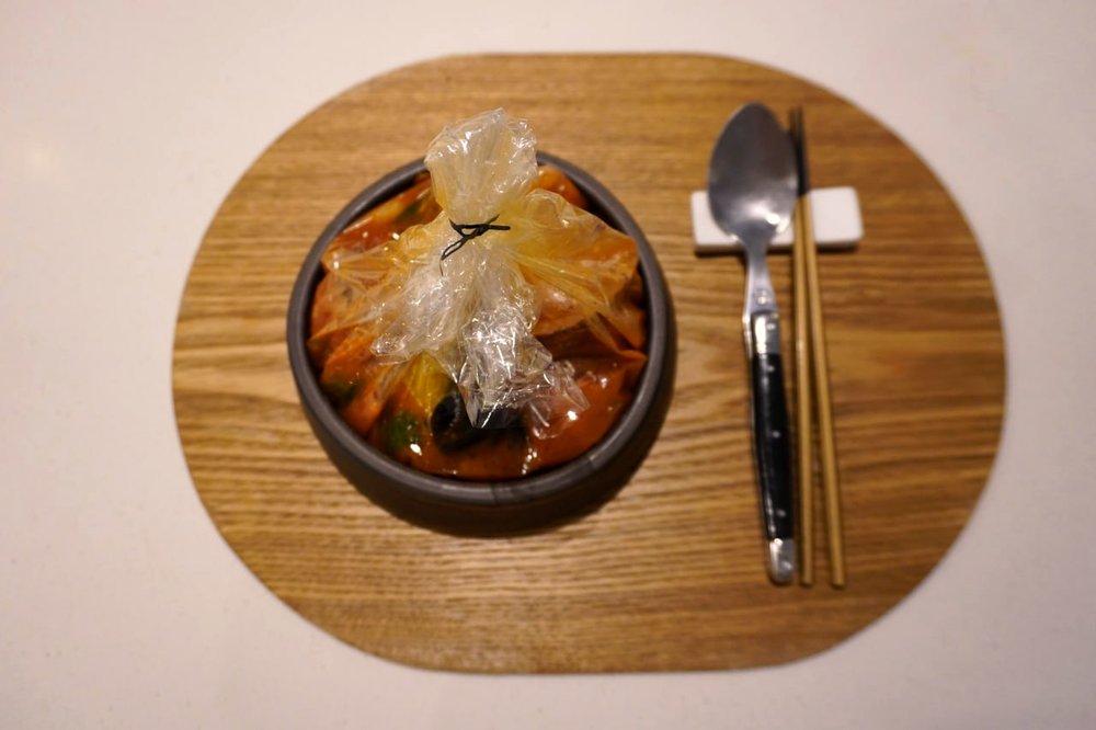 Papillote in tomato broth